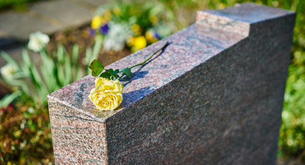 Monument funéraire en granit et marbrerie en charente